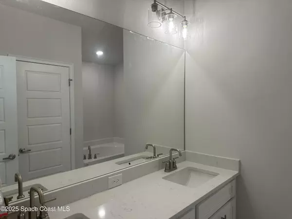 Palm Bay, FL 32907,955 Kylar DR NW