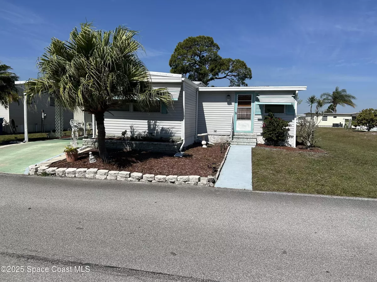 Palm Bay, FL 32907,250 Blossom LN