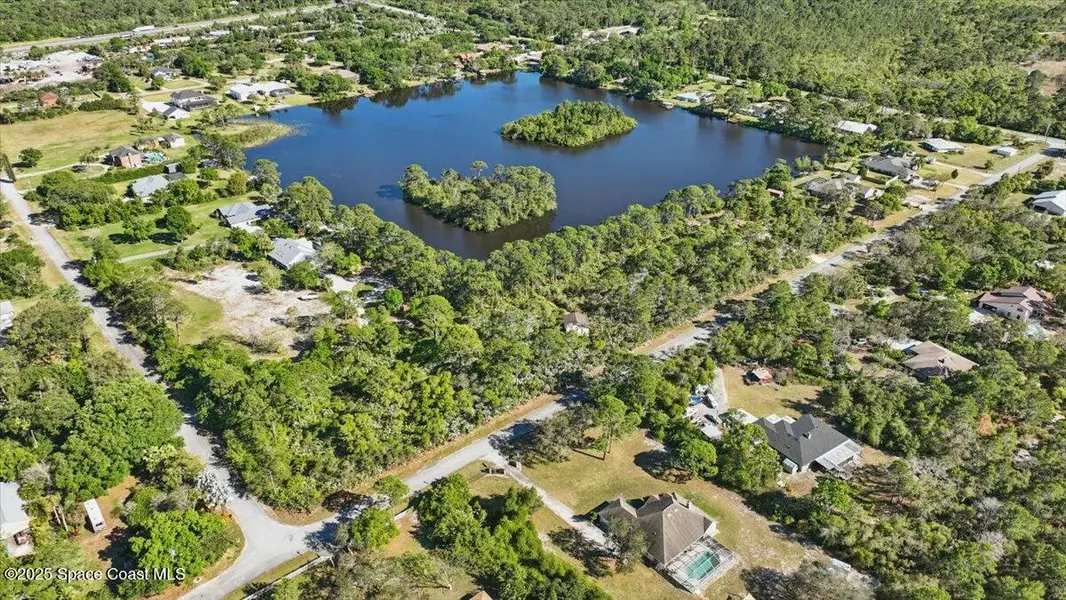 3905 Garvin Lake DR, Grant-valkaria, FL 32909