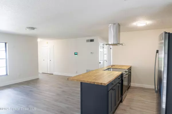 Jacksonville, FL 32244,6059 Triumph LN W