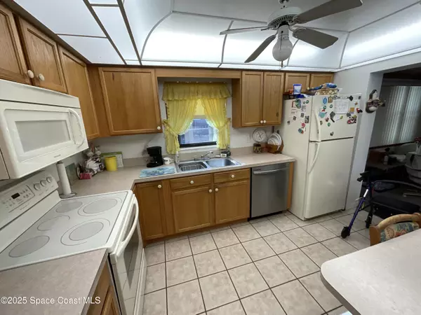 Rockledge, FL 32955,995 Botany LN
