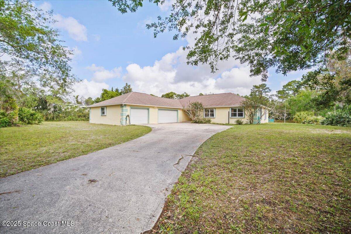 4220 Robins Hill CT, Mims, FL 32754