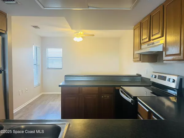 Merritt Island, FL 32952,420 Catamaran DR #94