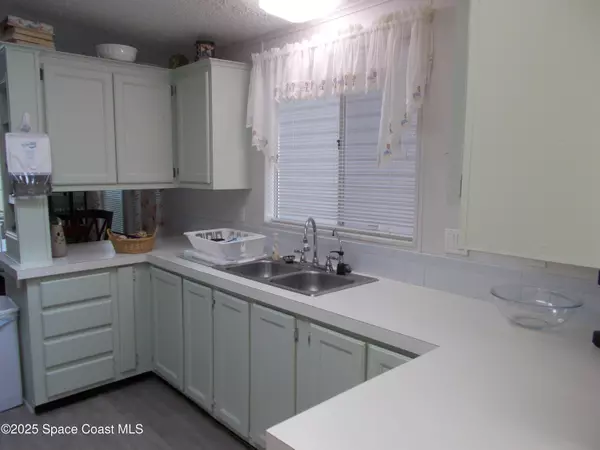 Micco, FL 32976,7637 Nianntic AVE #T5