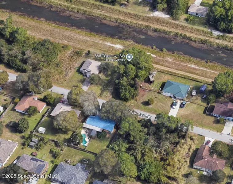 585 Tejon AVE SW, Palm Bay, FL 32908
