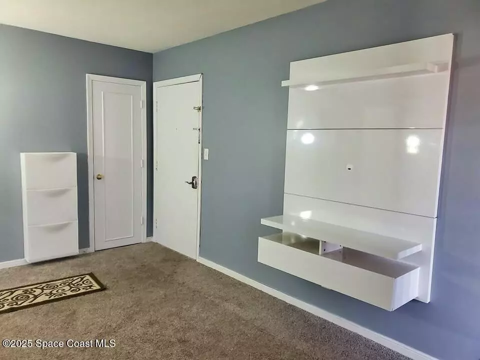 Indian Harbour Beach, FL 32937,125 E Colonial CT #D
