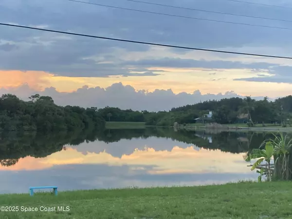 Sebastian, FL 32958,902 Canal CIR