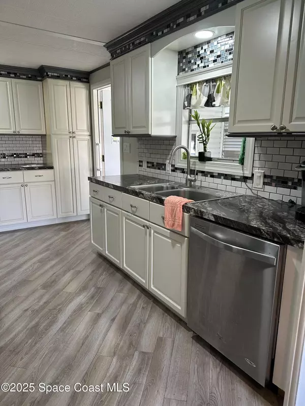 Barefoot Bay, FL 32976,1437 Barefoot CIR