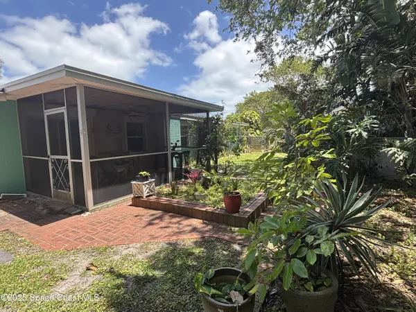 Cocoa Beach, FL 32931,998 Trinidad RD