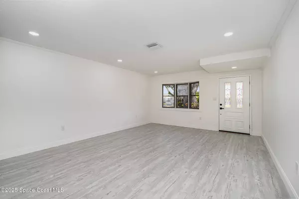 Rockledge, FL 32955,906 Kings Post RD
