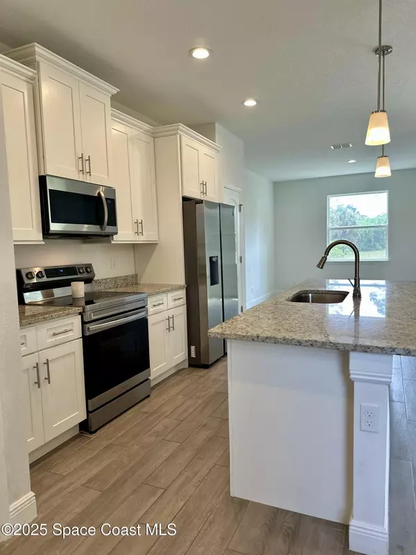 Palm Bay, FL 32907,150 Delia AVE NW