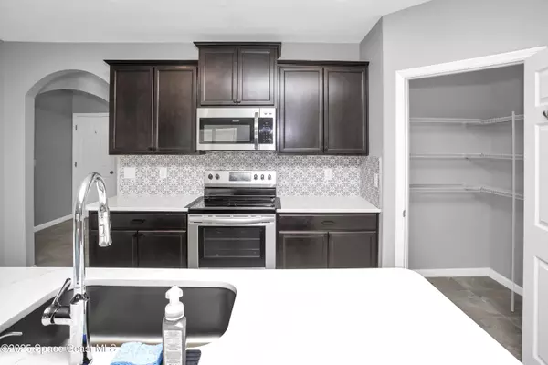Rockledge, FL 32955,975 Newton CIR