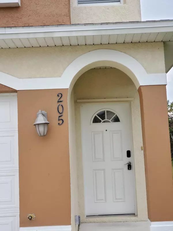 Melbourne, FL 32904,1045 Venetian DR #205