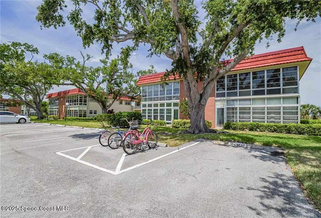 Vero Beach, FL 32962,18 Vista Palm LN #102