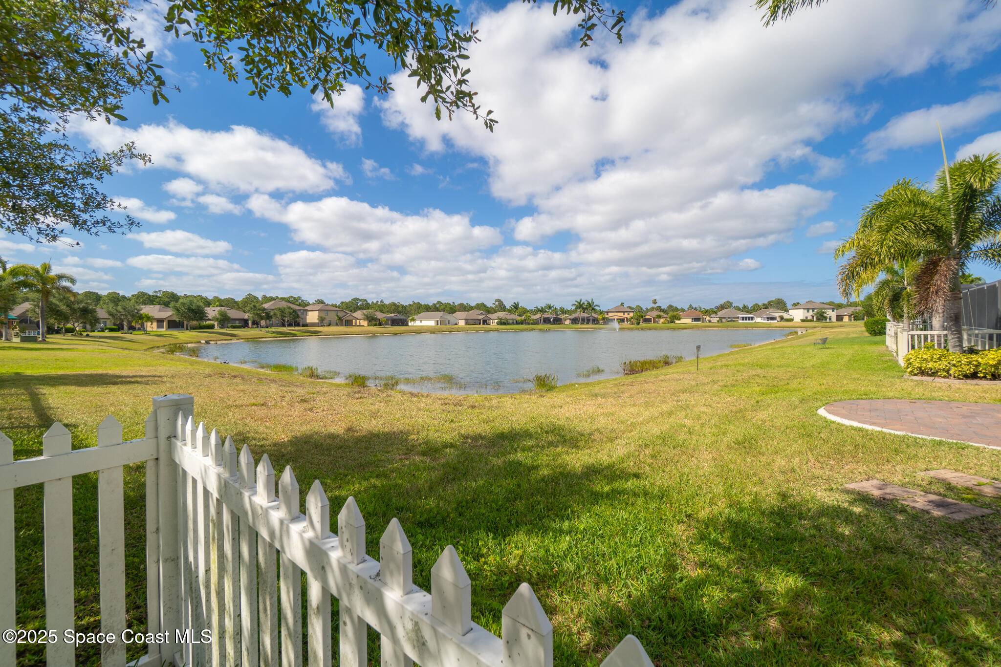 681 Dillard DR SE, Palm Bay, FL 32909