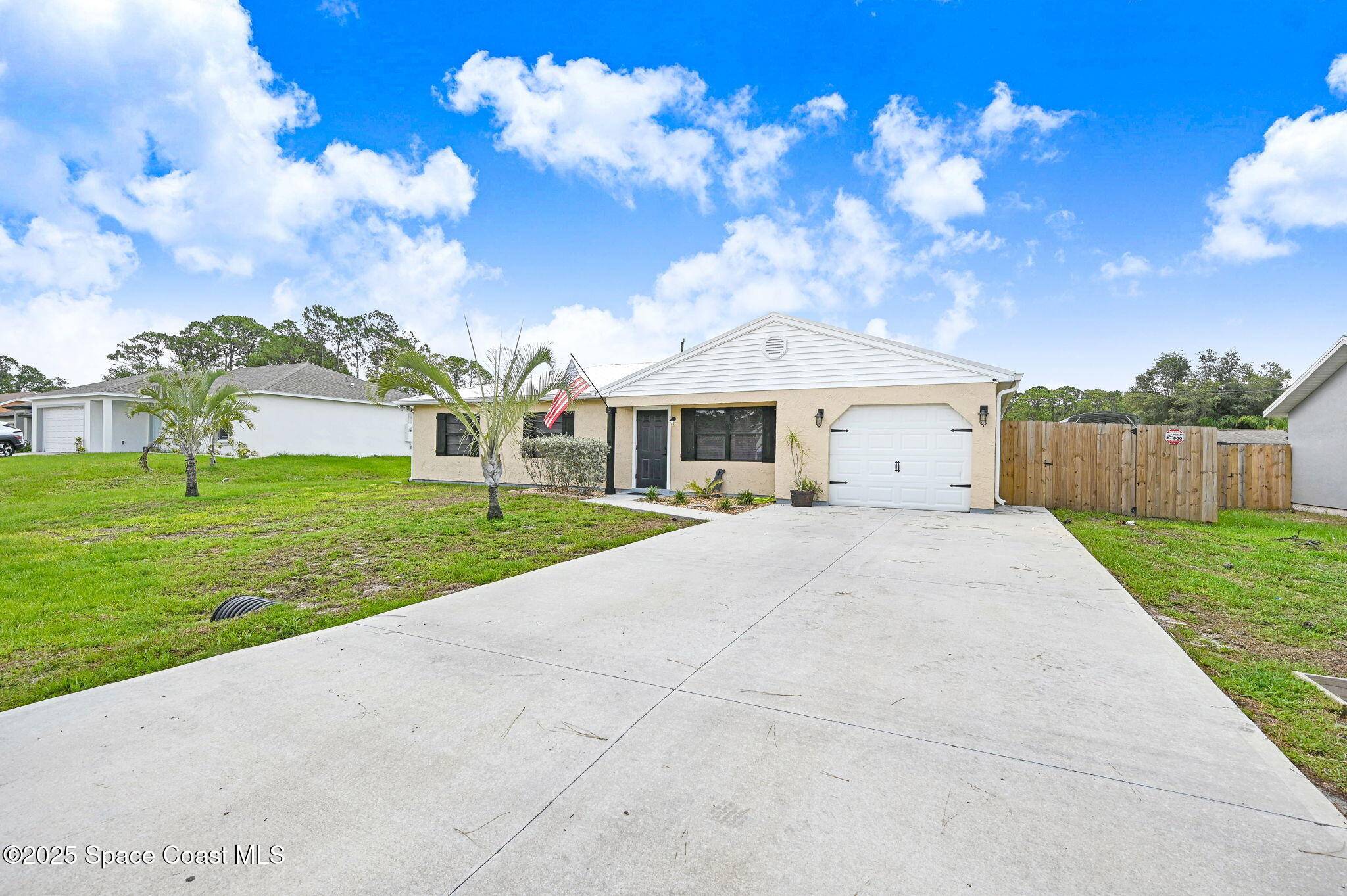 946 Stage ST SE, Palm Bay, FL 32909