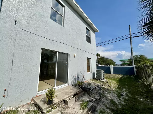 Melbourne, FL 32935,910 Twisting Branch CT