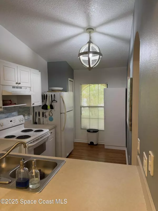 Melbourne, FL 32901,995 Luminary CIR #103