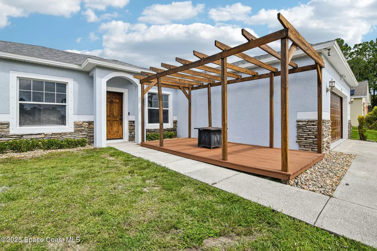 Palm Bay, FL 32909,982 Colonial AVE SE