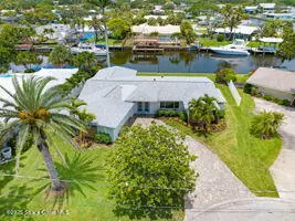 57 Riverview LN, Cocoa Beach, FL 32931