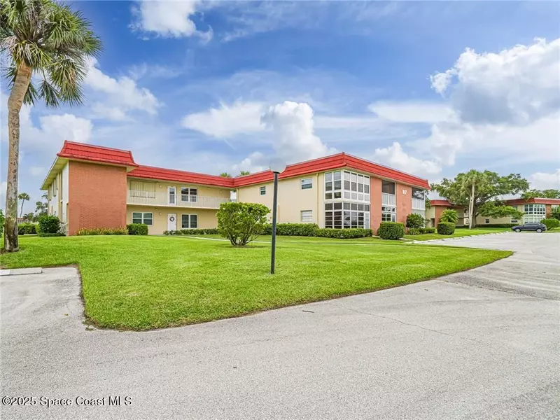 97 Springlake DR #104, Vero Beach, FL 32962