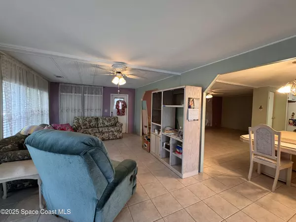 Barefoot Bay, FL 32976,601 Periwinkle CIR