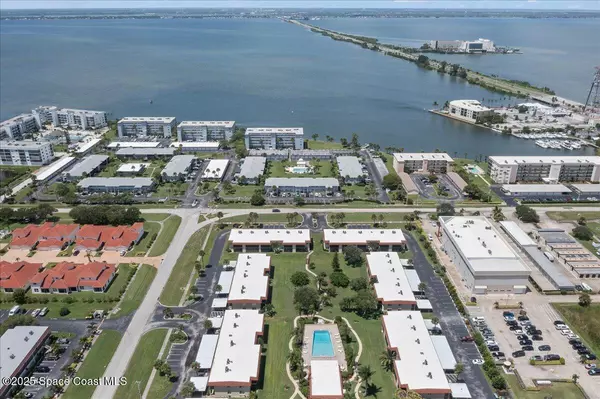 Cocoa Beach, FL 32931,201 St. Lucie LN #809