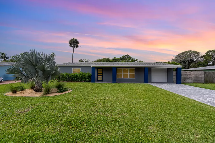 131 W Gadsden LN, Cocoa Beach, FL 32931