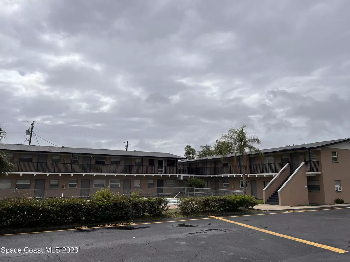 Cocoa, FL 32922,1715 Dixon BLVD #104