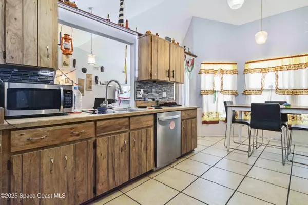 Palm Bay, FL 32907,817 Helm AVE NW