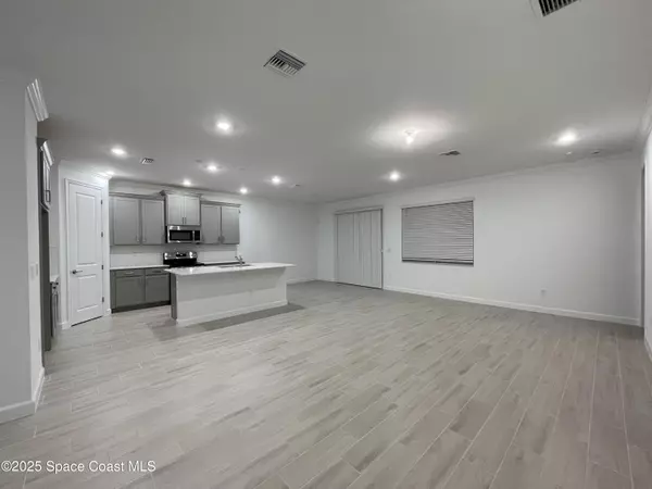 Palm Bay, FL 32907,696 Veridian CIR NW