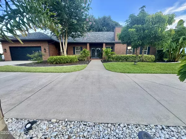 572 Lake Ashley CIR, Melbourne, FL 32904