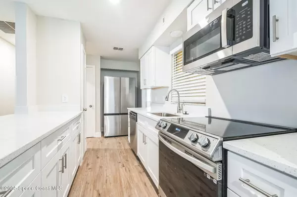 Edgewater, FL 32132,1811 Queen Palm DR