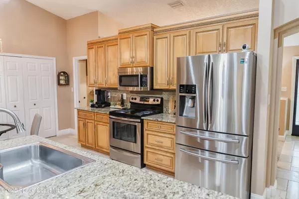 Cocoa, FL 32927,6018 Apple AVE