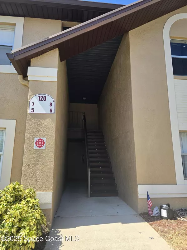 120 Summer PL #8, Merritt Island, FL 32953