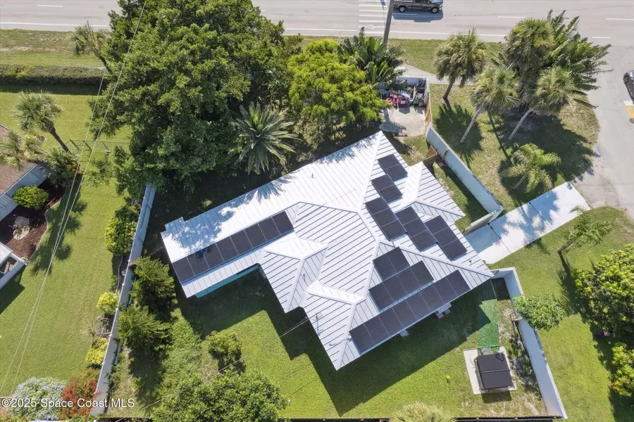 104 W Osceola LN, Cocoa Beach, FL 32931