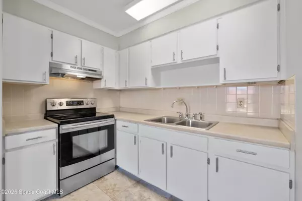 Indian Harbour Beach, FL 32937,145 E Colonial CT #D