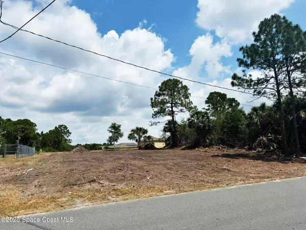 405 Paigo ST SE, Palm Bay, FL 32909