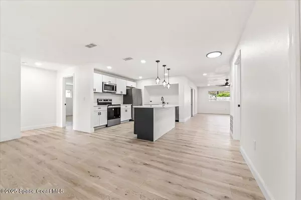 Satellite Beach, FL 32937,484 Greenway AVE