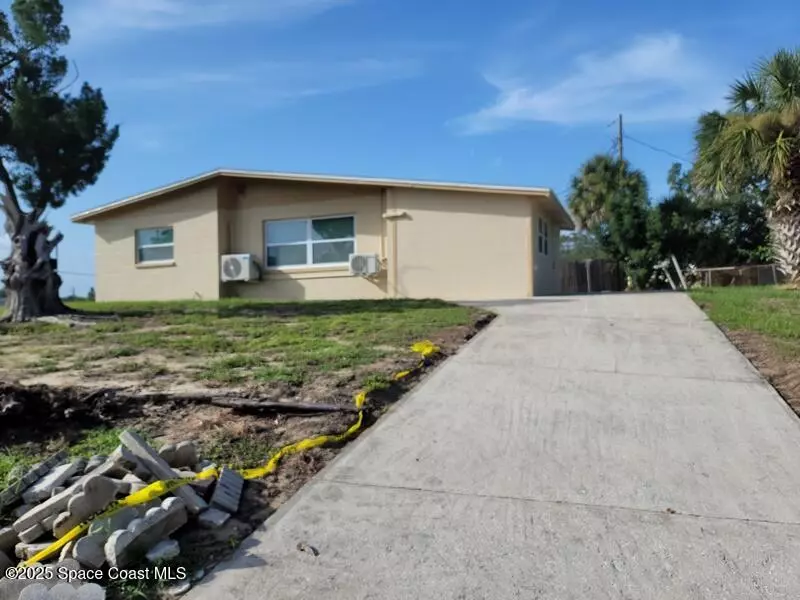 1700 Chaucer RD, Titusville, FL 32780