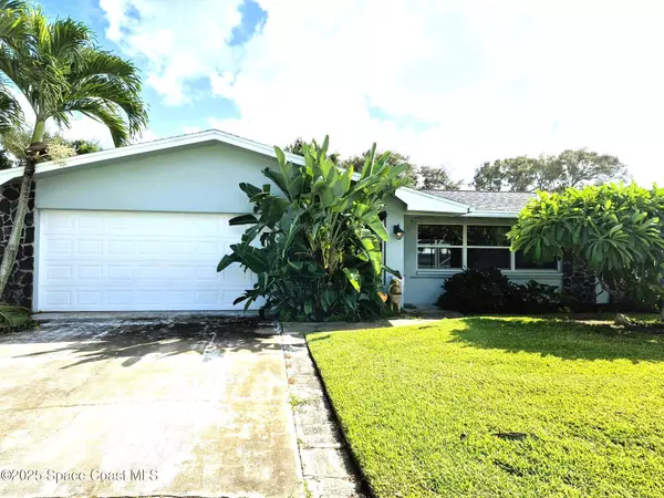 120 Holiday LN, Cocoa Beach, FL 32931