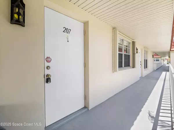 107 Springlake CT #207, Vero Beach, FL 32962