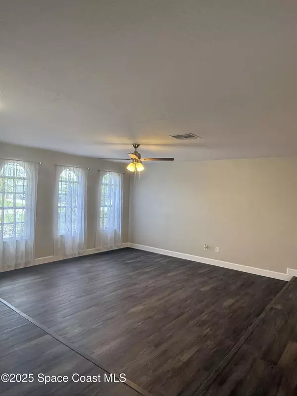 Palm Bay, FL 32909,990 Castile RD SE