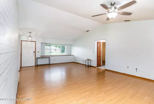 Palm Bay, FL 32907,819 Glencove AVE NW