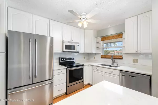 Cape Canaveral, FL 32920,141 Aquarius WAY #14-J