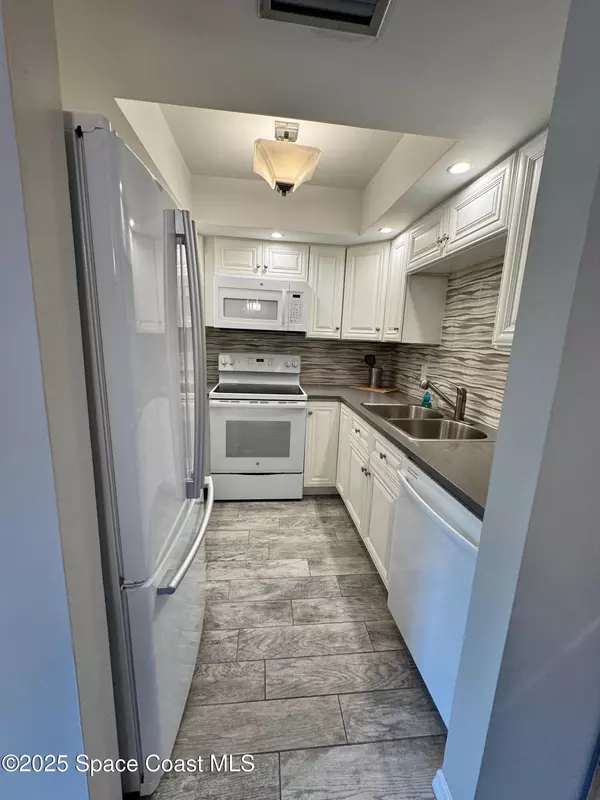 Cocoa Beach, FL 32931,200 Saint Lucie LN #507