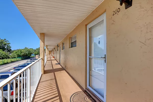 Merritt Island, FL 32953,2135 N Courtenay Pkwy #210