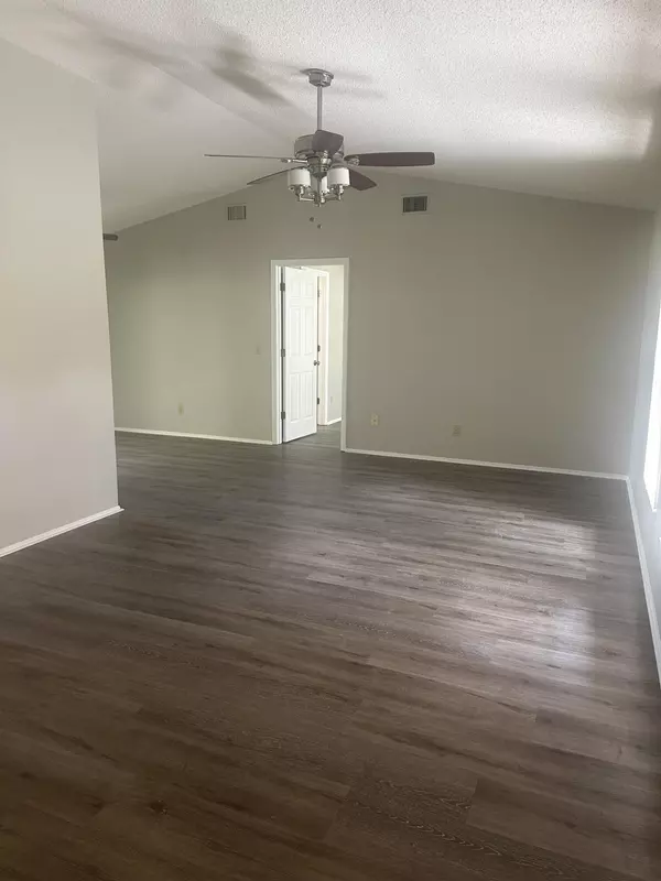 Melbourne, FL 32901,3433 Mazur DR