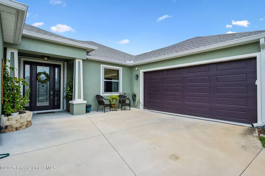 898 Gera AVE NW, Palm Bay, FL 32907