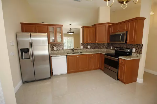 Palm Bay, FL 32908,207 Gates ST SW